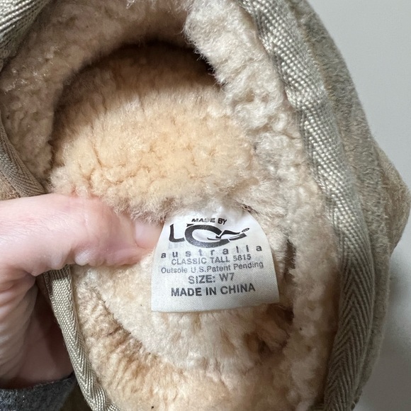 Uggs - Picture 4 of 5